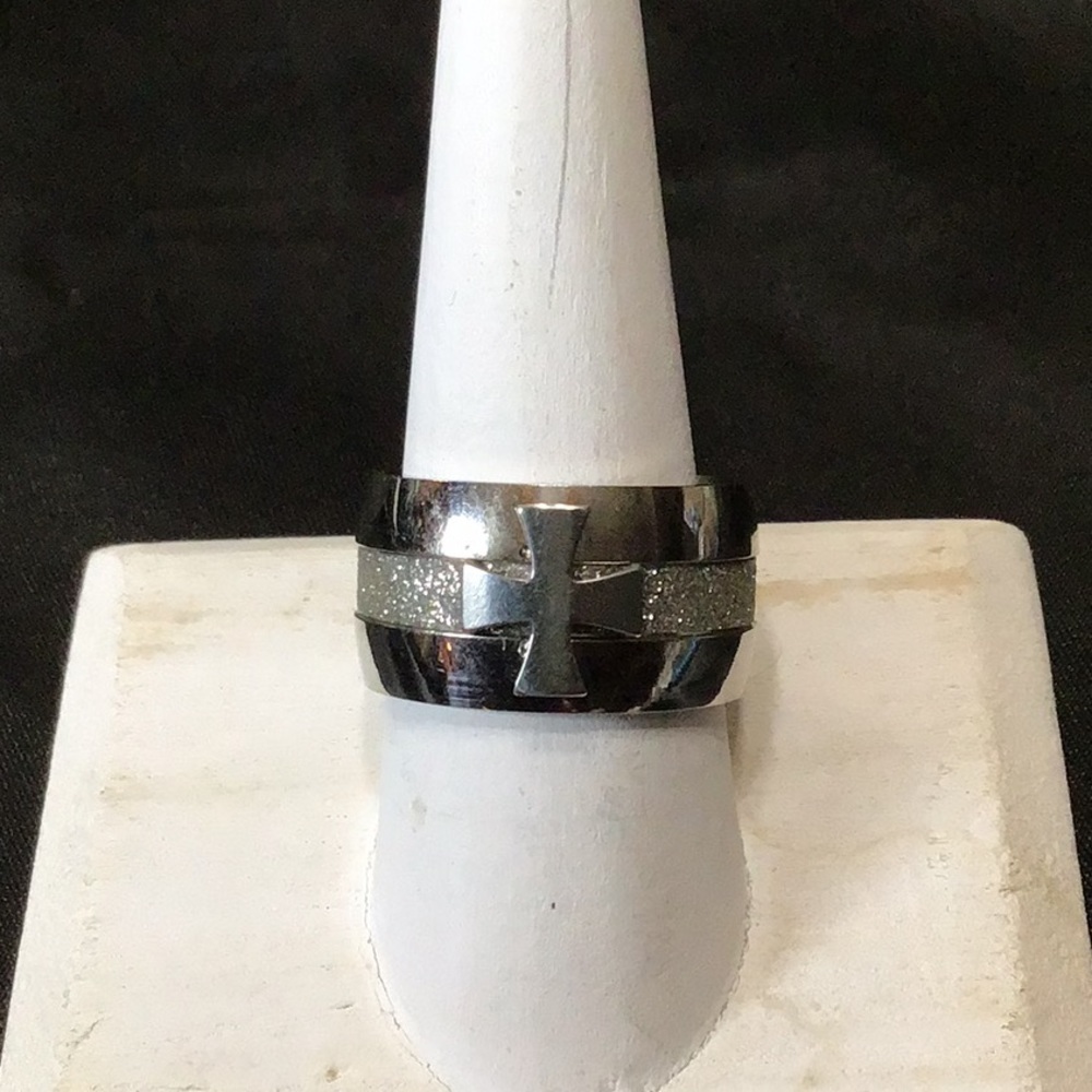 Stainless Steel Cross Ring with Diamond cuts surrounding the band. NWOT